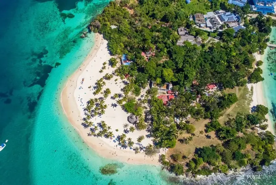 6. Cayo Levantado (Bacardi Island), Samaná