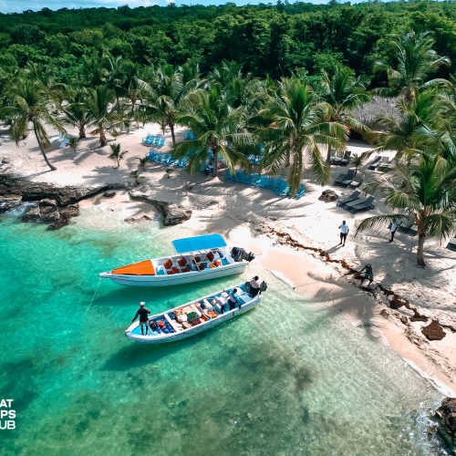 11 - Happy guest enjoy beautiful wildlive views of Isla Soana on our Isla Soana Wildlive tour