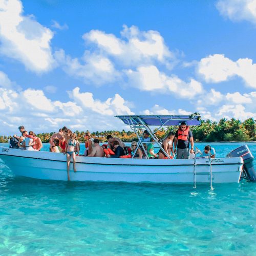12 - Happy guests having alot of fun while enjoying marine life of Isla Soana on our Isla Soana Wildlive tour