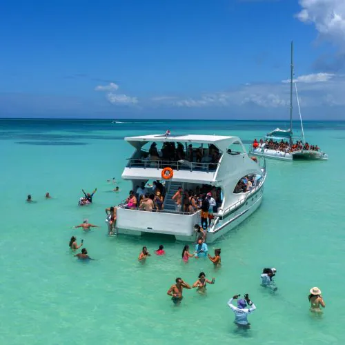 2 - Happy guest enjoy snorkeling and having alot of fun on our catamaran Punta Cana isla saona tour