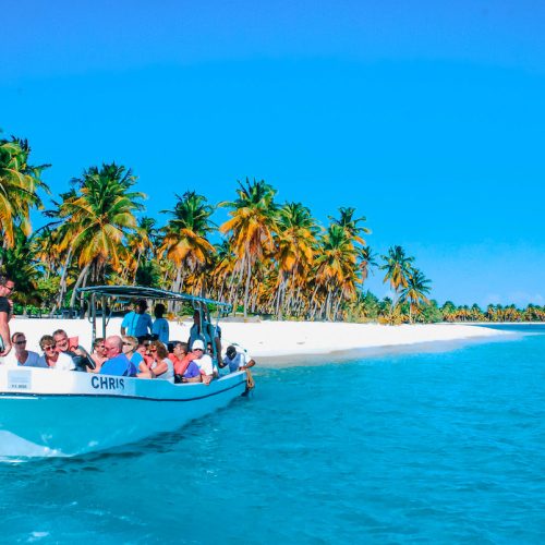 7 - Happy guest having alot of fun and see the views of crystal water os Isla Soana on our Isla Soana Wildlive tour
