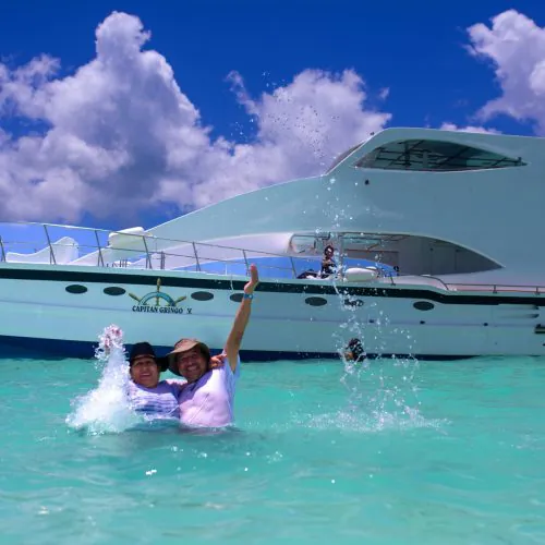 8 - Happy couple guest enjoy snorkeling in Punta Cana on our catamaran Punta Cana isla saona tour