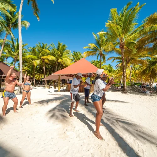 isla-saona-beach-road