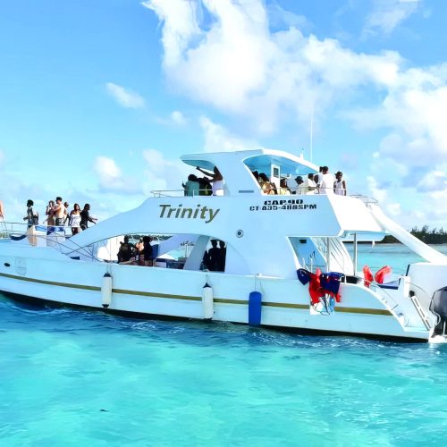 private catamaran cruise for large group in punta cana bavaro