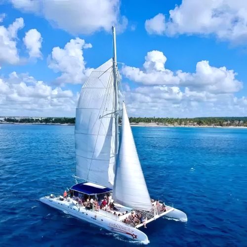 shared isla saona catamaran tour